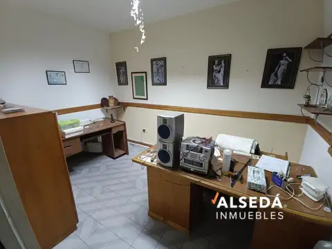 Oficina 4 ambientes con 2 baños