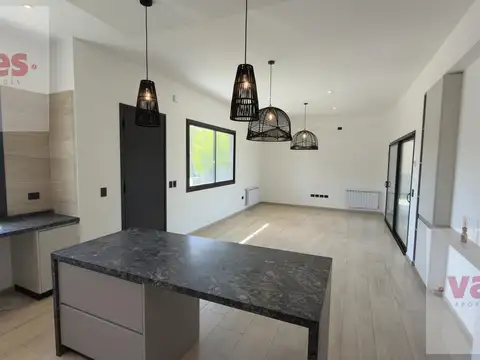 VENTA – Casa de 3 dormitorios con galería y asador en Las Cañitas, Malagueño