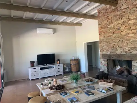 Casa 5 ambientes con 4 baños