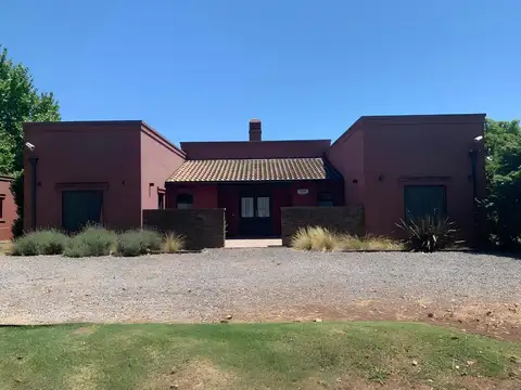 Venta Casa 5 ambientes 420 m2 cocheras pileta quincho en La Primavera Golf Clubb Carlos Keen