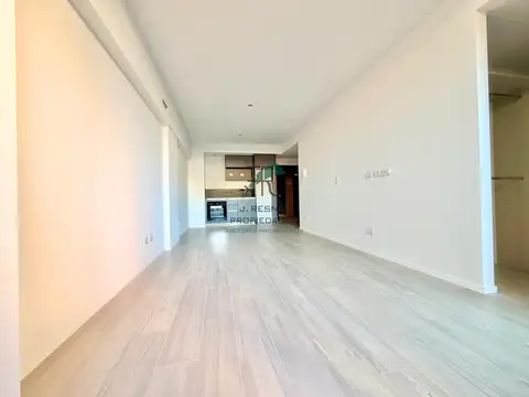 MONOAMBIENTE DE CATEGORÍA - VESTIDOR - BAULERA - LUMINOSO