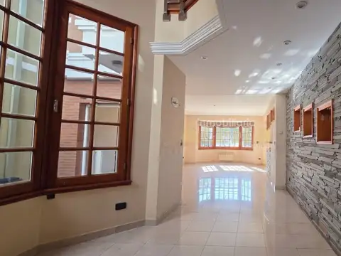 Casa 5 ambientes con 4 baños