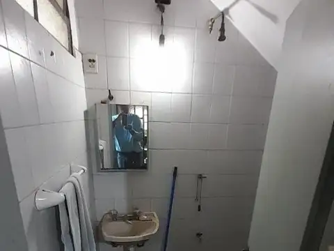 GALPON EN ADROGUE DE 866 X 37 CON VIVIENDA OPORTUNIDAD 