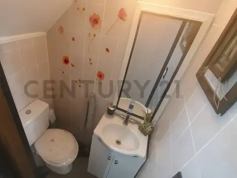 Casa 4 ambientes con 2 baños