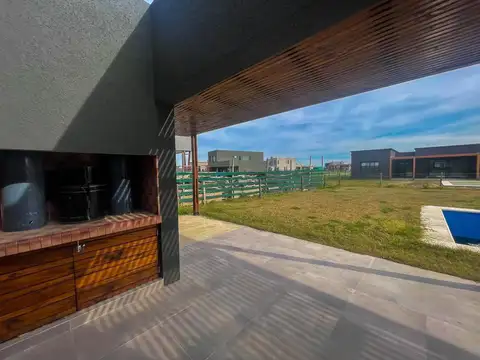Casa en Alquiler en Puertos - Acacias, USD 2.200