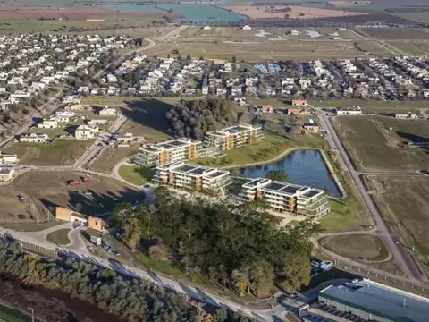 Terreno en venta en La Reserva. Lote frente al lago, a metros del ingreso