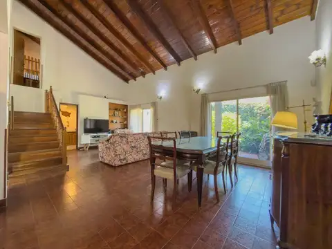 Calle 13 Bis entre 519 y 520 1200