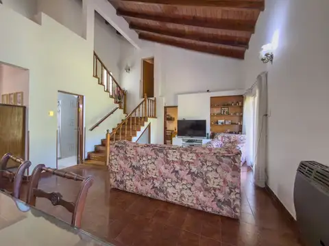 Casa 3 ambientes con 2 baños