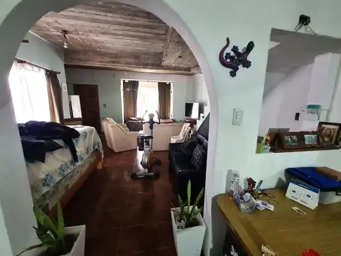 Casa en Venta con 2 cocheras