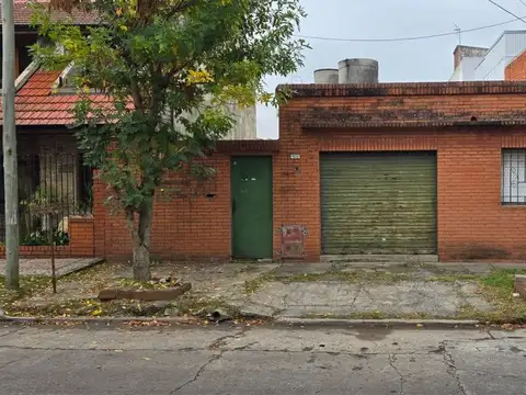 VENTA CASA CON COCHERA QUINCHO EZPELETA A RECICLAR