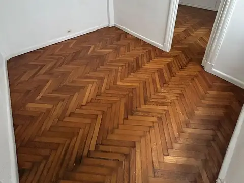 Venta 4 Ambientes + Dependencia – Piso Alto y Luminoso – Apto Profesional