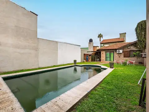 Casa en Venta con 3 cocheras