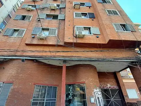 Departamento 1 amb dividido en cercania a la estación de  Moron