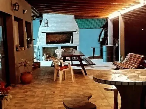 Casa en venta, tres dormis, patio y pileta, Zavalla