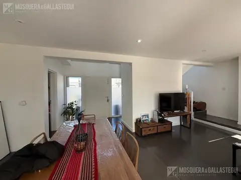 Casa 5 ambientes con 2 baños