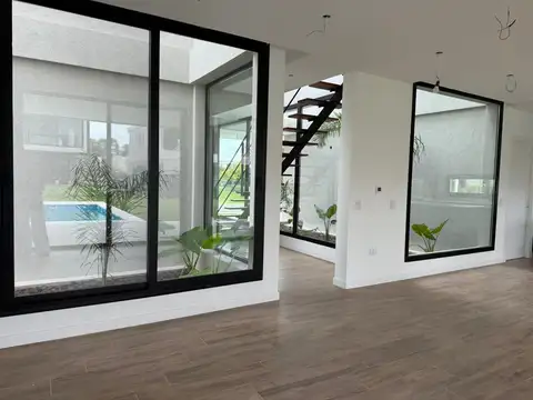 Casa 7 ambientes con 3 baños