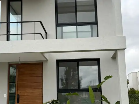 Casa en Venta en Carpinchos 4 dormitorios, Nordelta 100