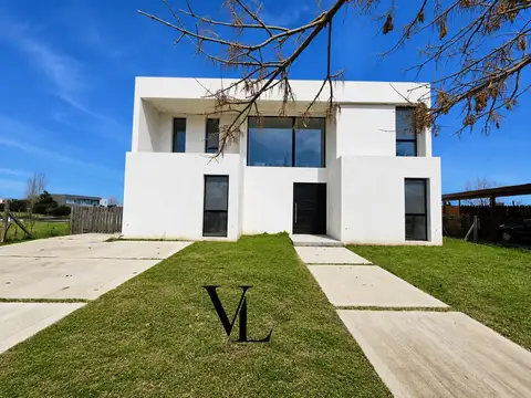 Casa 6 ambientes con 3 baños