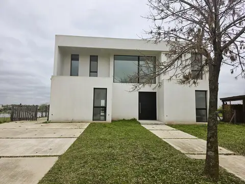 Casa en Venta en El Cantón - Barrio Golf, USD 420.000