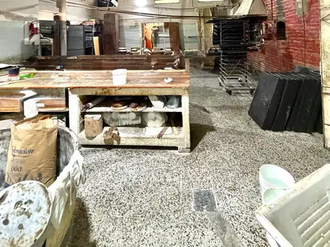 Amplia propiedad para comercio