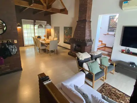 Casa 6 ambientes con 3 baños