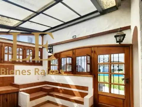 Casa en Venta con 2 cocheras