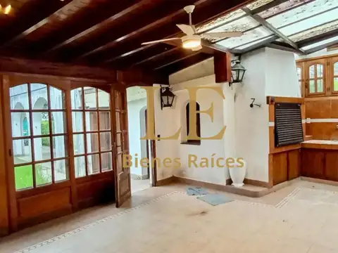Casa 5 ambientes con 3 baños