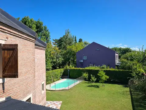 Casa en Venta con 3 cocheras