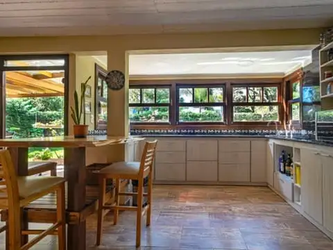 Casa 5 ambientes con 3 baños