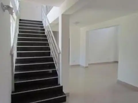 Casa 5 ambientes con 4 baños