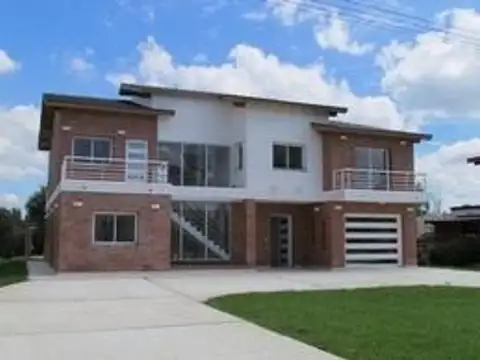 EXCELENTE CASA BARRIO CUBE