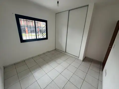 Departamento tres ambientes en planta baja con patio