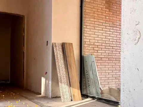 VENTA - Casa 3 dormitorios en Aldea Haus - Fisherton