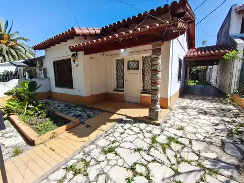 Casa 3 ambiente en Monte Grande con Jardin Amplio