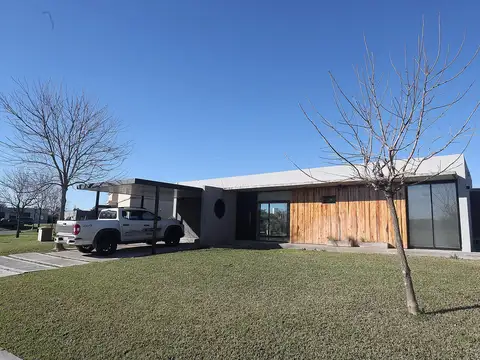 Casa en Alquiler de 3 dormitorios