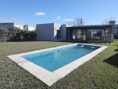 ALQUILER CASA UNA PLANTA/ BARRIO HARAS SANTA MARÍA