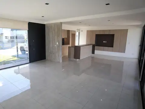 Casa en Alquiler con 1 cochera