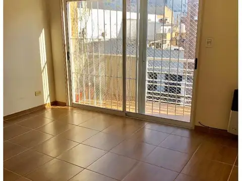 Departamento 2 amb al frente con balcon
