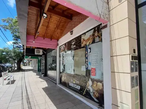 AVENIDA 3 ENTRE PASEOS 108 Y 109