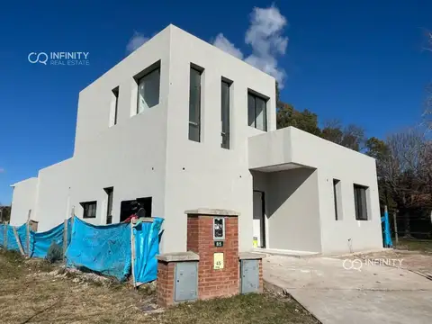 Casa en Venta en Pilar del Este - Santa Lucia, USD 220.000