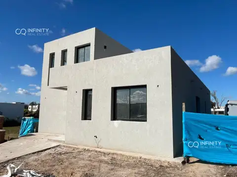 Casa 5 ambientes con 4 baños