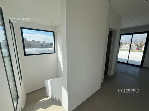 Casa 5 ambientes con 4 baños