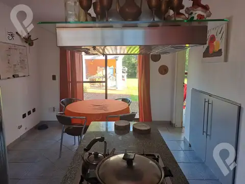 Casa 6 ambientes con 3 baños
