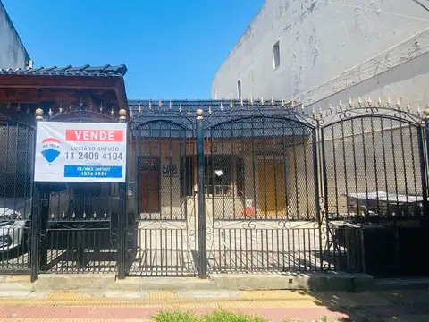 PH TIPO CHALET AL FRENTE CON COCHERA Y TERRAZA 