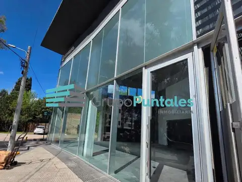 Local en esquina a metros de Plaza Canning, en Complejo Prestigio, 285 m2 totales apto todo rubro