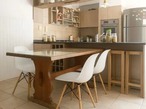 Venta Casa de 5 ambientes C/pileta y jardín