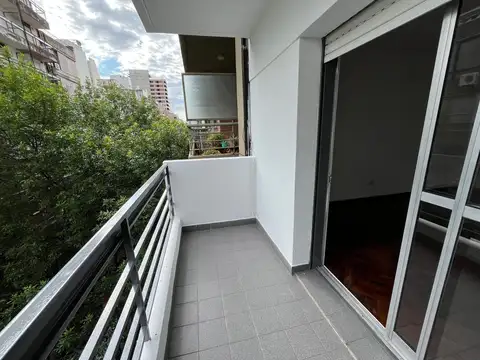 Alquiler de Espectacular Monoambiente con Balcón al Frente