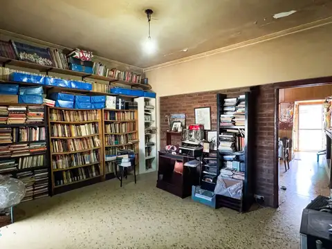 VENTA CASA 3 AMBIENTES CON PATIO Y COCHERA QUILMES