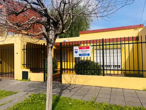VENTA O PERMUTA CASA 4 AMBIENTES MORON
