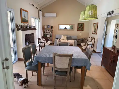 Casa 3 ambientes con 2 baños